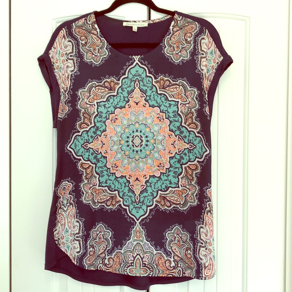 Fits like a medium. Nordstrom Daniel Rainn blouse